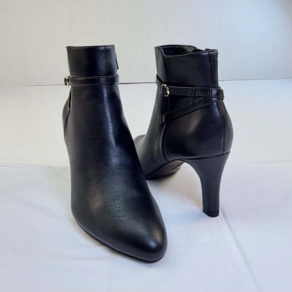 Life Stride Women's Darcie Buckle Decor Black Leather Ankle Boots Size 10